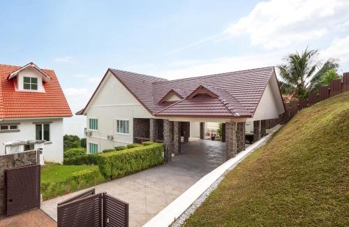Tanjung Bungah Maison | Panoramic Seaview Holiday Home - Batu Ferringhi