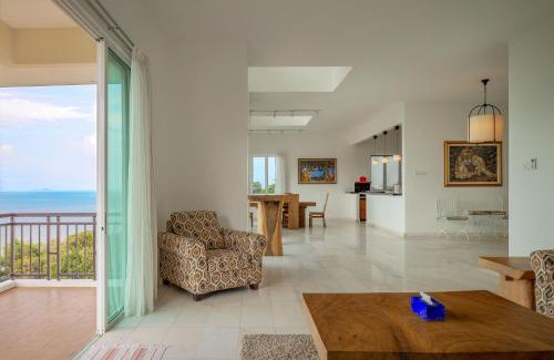 Tanjung Bungah Maison | Panoramic Seaview Holiday Home - Batu Ferringhi