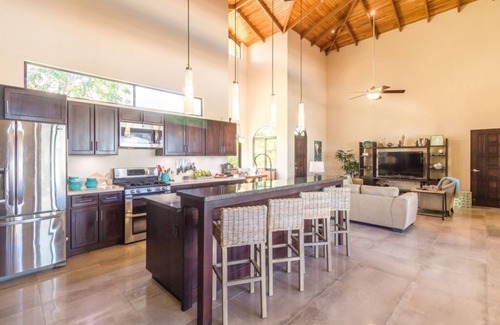 Chontales Maison | Panoramic Sunsets and Cano Island Views