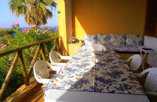 Vulcano Porto Appartement | Appartement panoramique avec grand patio à Vulcano