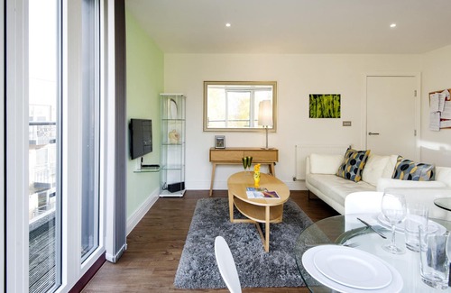 Bow West Appartement | Panoramic Victoria Park Home close to Stratford by UnderTheDoormat