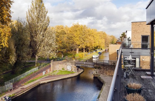 Bow West Appartement | Panoramic Victoria Park Home close to Stratford by UnderTheDoormat