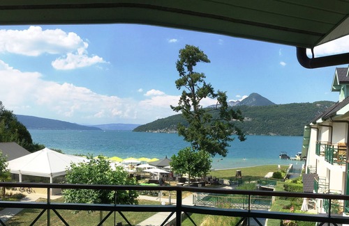 Duingt Appartement | Vue panoramique La baie des voiles Les pieds dans l'eau LAC ANNECY DUINGT