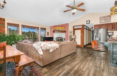 Black Hawk Maison | Panoramic View Home with Hot Tub & Game Room