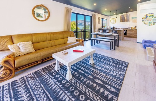 Christchurch District Maison | Panoramic Views from Spacious New Beach House in Christchurch's Cass Bay