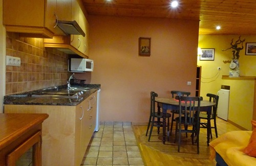Calbinya Cottage | Vues panoramiques. Dans un petit village des Pyrénées. Barbecue privé.