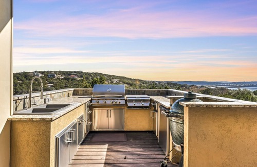 Highland Lake Estates Maison | Panoramic views of Lake Travis & TX Hill Country