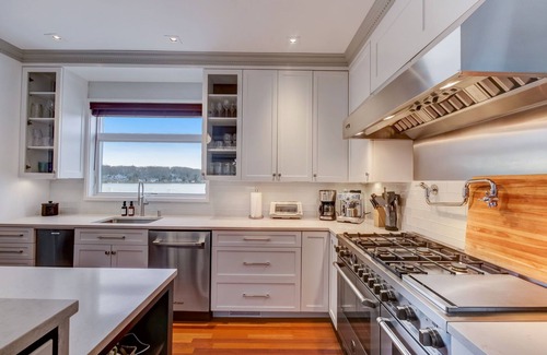 Southold Maison | Panoramic Water Views, plunge pool, hot tub, fire pit & walk to beach