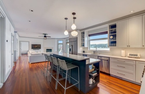 Southold Maison | Panoramic Water Views, plunge pool, hot tub, fire pit & walk to beach