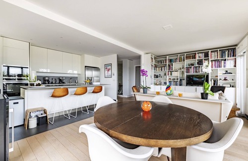 Levallois-Perret Appartement | Panoramic Wonder, by Veeve