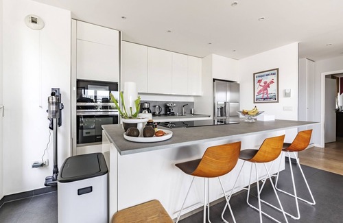 Levallois-Perret Appartement | Panoramic Wonder, by Veeve