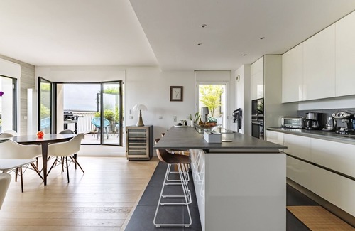 Levallois-Perret Appartement | Panoramic Wonder, by Veeve