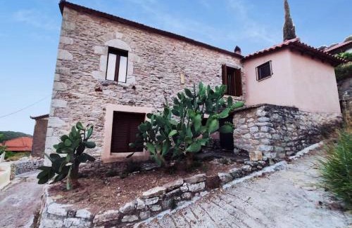 Lepreo Maison | Panorea's Stone House