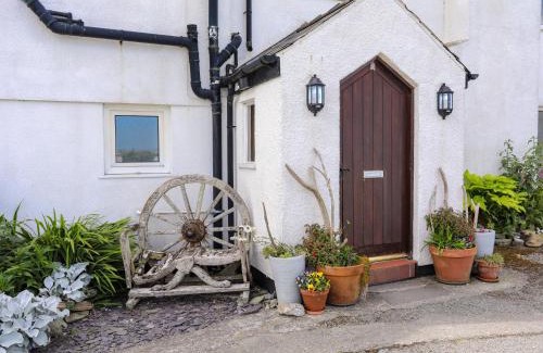 Rhoscolyn Maison | Pant yr Hyman