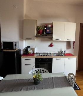 Seregno Appartement | Pantone Cremisi-Seregno Center