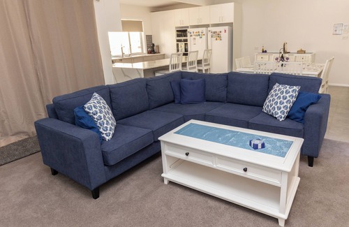 Corlette Maison | Pantowora Beach Gem. Close to the beach and shops.