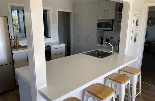 Papamoa Beach Maison | Papamoa beach, house with pool & spa, quick 4 min walk to the beach!