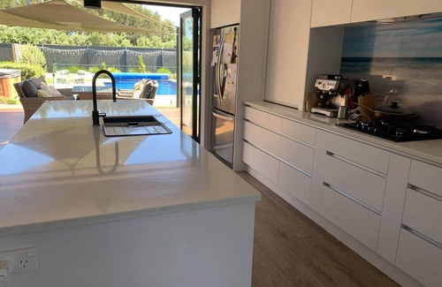 Papamoa Beach Maison | Papamoa Beach Pool and 5brms