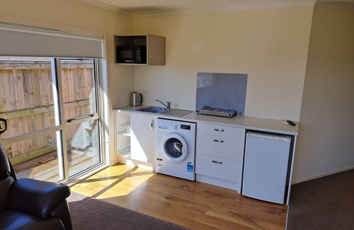 Papamoa Beach Appartement | Papamoa Beach Warm Modern & Secure Local Apartment