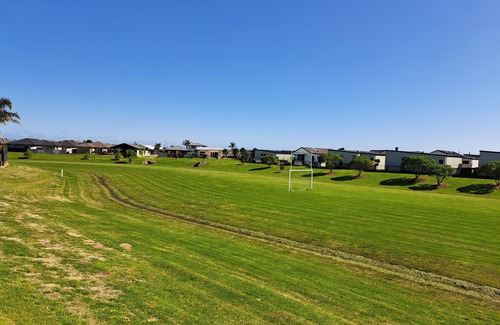 Papamoa Beach Appartement | Papamoa Beach Warm Modern & Secure Local Apartment