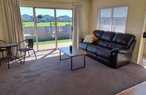 Papamoa Beach Appartement | Papamoa Beach Warm Modern & Secure Local Apartment