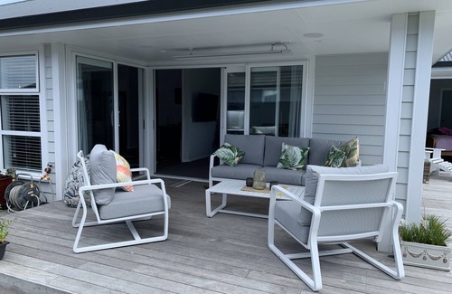 Papamoa Beach Maison | Papamoa. Close to everything..