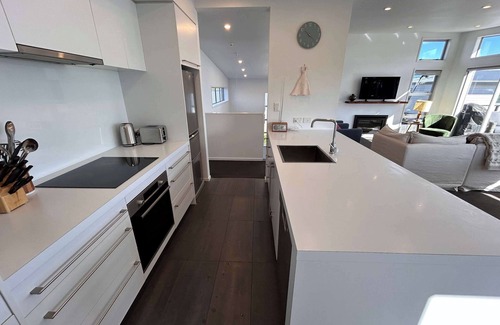 Papamoa Beach Maison | Papamoa Paradise Summ