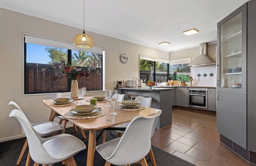 Papamoa Beach Maison | Papamoa Waves - Seaside Getaway