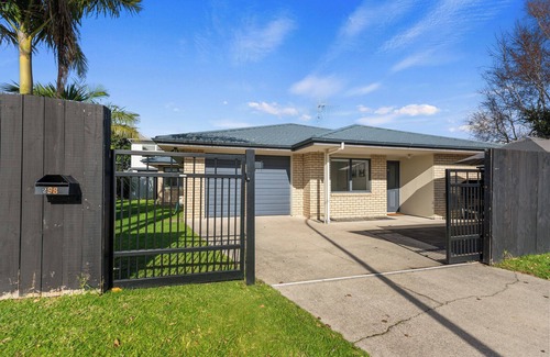 Papamoa Beach Maison | Papamoa Waves - Seaside Getaway