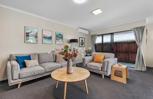 Papamoa Beach Maison | Papamoa Waves - Seaside Getaway