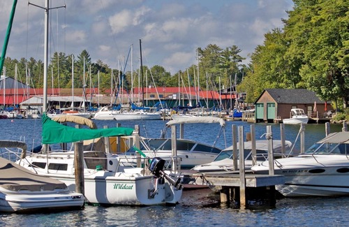 Gilford Cottage | Location au bord du lac confortable pour deux