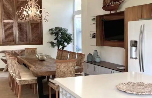 Iztapa Villa | "Paraíso Conacaste", Iztapa