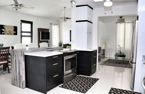 Levittown Maison | Lakeside Beauty..2b / 2b .. Great Location..Simply Heaven