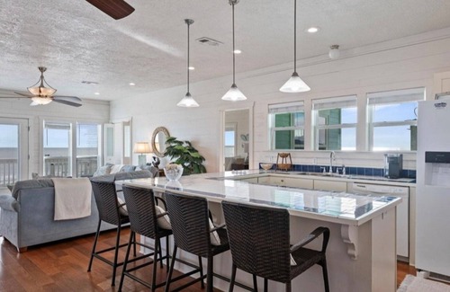 Port Bolivar Maison | Paradise | Beachfront | Firepit | Couples Retreat