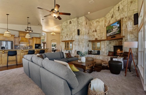 Temple Maison | Paradise by the lake - Lonestar Lakehouse