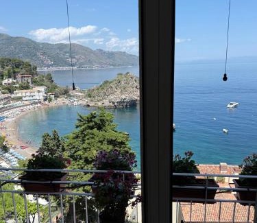 Mazzaro Appartement | Paradise By The Sea