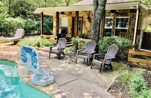 Weatherford Cottage | Le paradis à la campagne. Maison d'hôtes avec piscine. Animaux acceptés. Pas de frais de nettoyage.