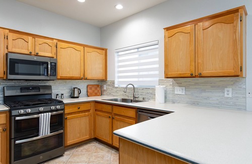 Silverado Ranch Maison | Paradise in Vegas near the Strip w/game room & pool!