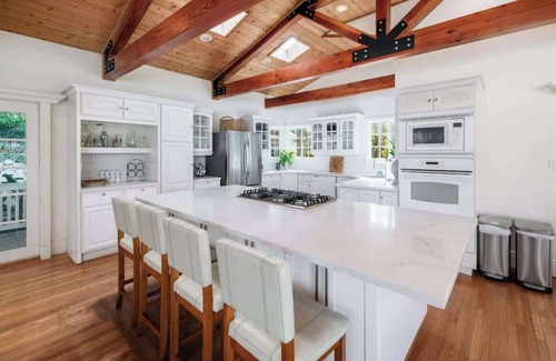 Mount Helix Maison | Paradise Lagoon Resort Style Pool Getaway