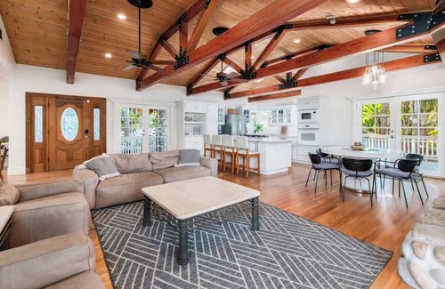 Mount Helix Maison | Paradise Lagoon Resort Style Pool Getaway