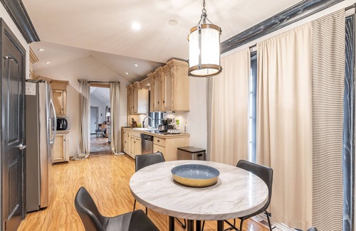 Central Oklahoma City Maison | Paradise On Penn - 2 bedroom house with Pool and Hottub Close to Downtown.