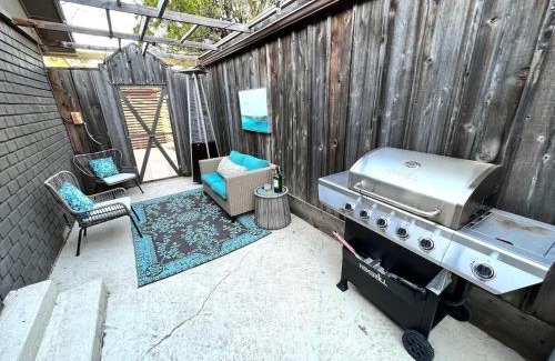 Central Oklahoma City Maison | Paradise on Penn with Pool & Hot Tub Near Downtown