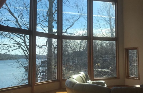 Hardy Maison | Paradise On The Lake