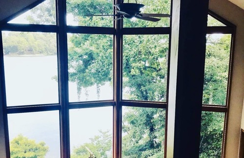 Hardy Maison | Paradise On The Lake