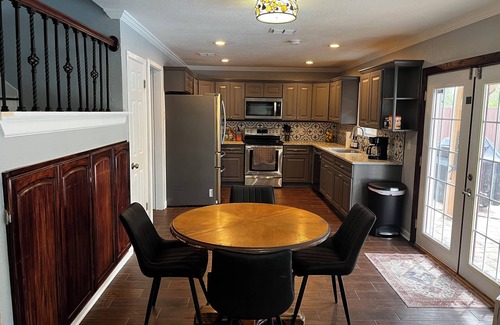 Wetmore Maison | Paradise! Pool! Great Location!