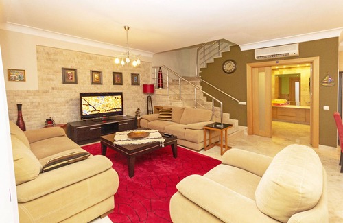 Kadriye Villa | Villa individuelle de 4 chambres avec piscine privée isolée et sécurité 24h / 24