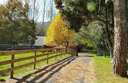 Rotorua Appartement | Paradise Valley Getaway - Farm Cottage with Stream