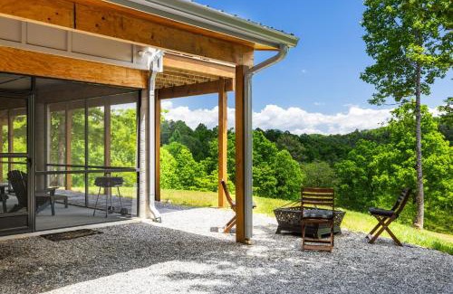 Young Harris Maison | Paradise View 4br Fall Retreat Firepit Dogs