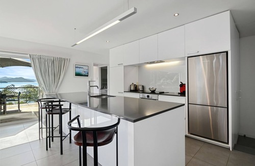 Ngakuta Bay Maison | Paradise Lodge - Momorangi Bay Holiday Home, PICTON