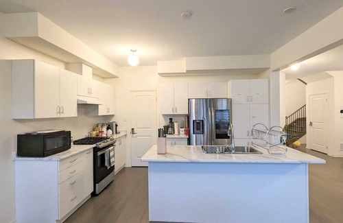 Bowmanville Maison | PARADISE VILLA 4